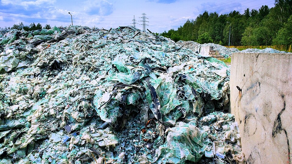 Sorting laminated glass before recycling