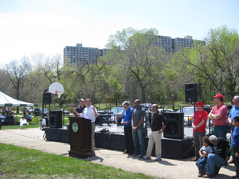 Organisers thanking planting-day volunteers