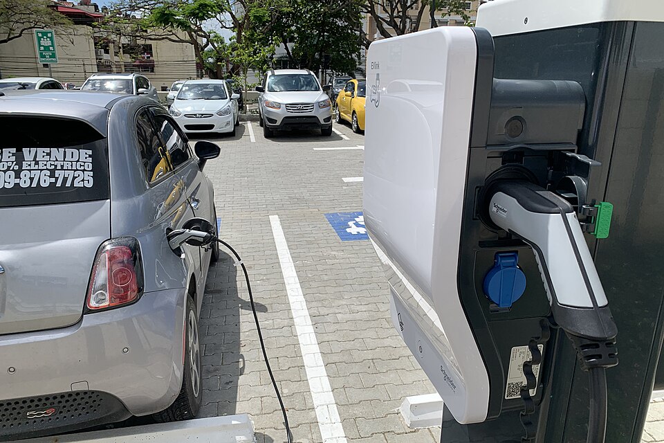 Electric vehicle charging at a multi-bay charging point