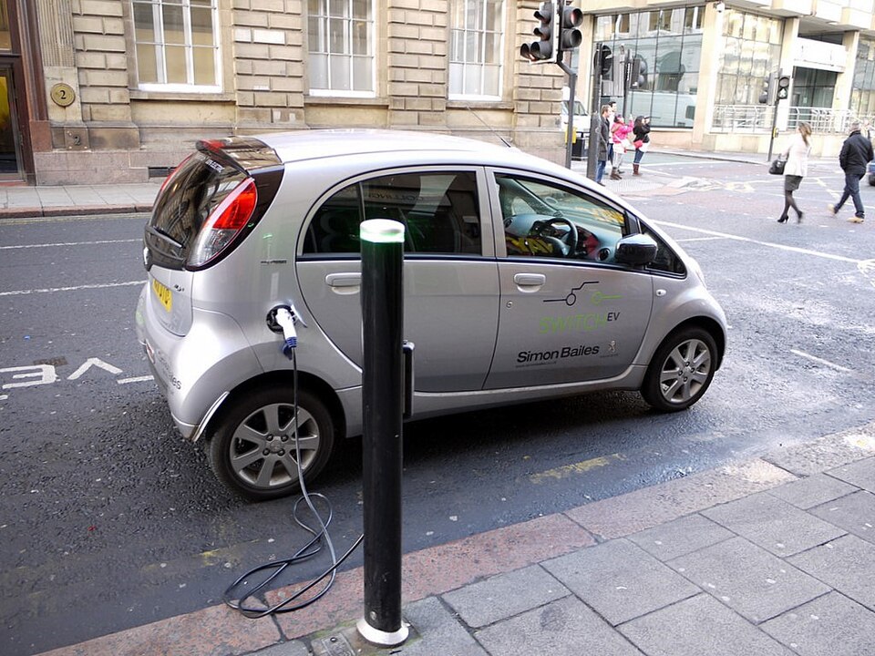 Electric car refuelling at a street-side charge point